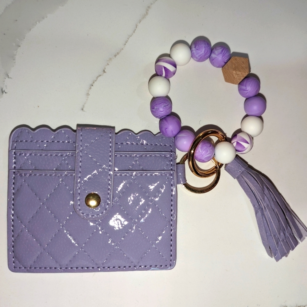 Ladies card holder. Elastic wristlet. Jumbo beads, brand new.purple